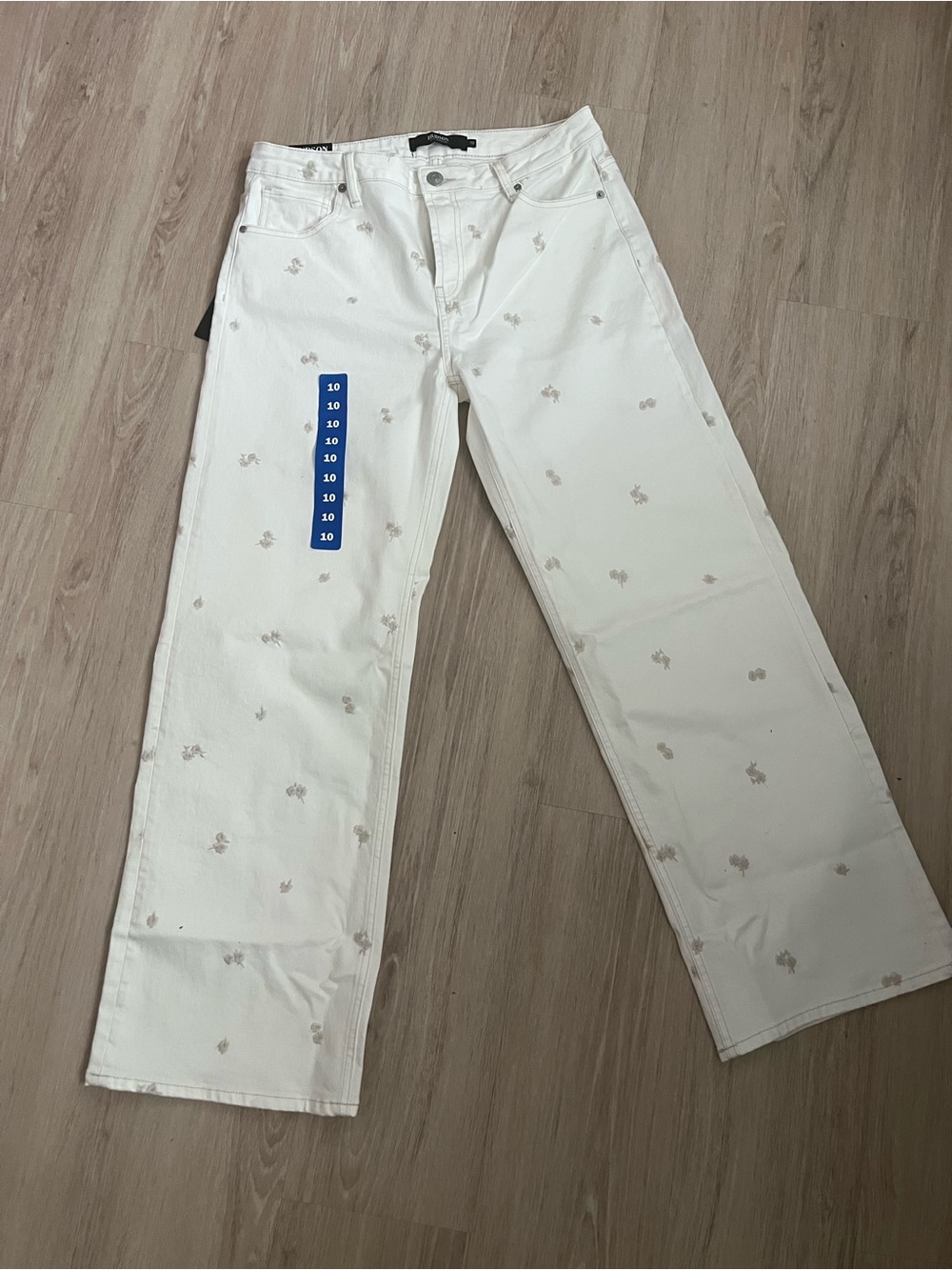 NWT Hudson Jeans White Wide-Leg Jeans with Subtle Beige Embroidery